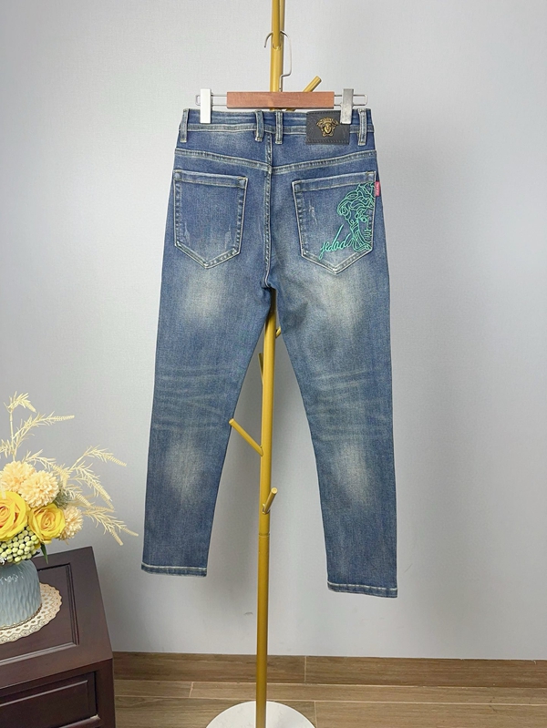 ブランドジーンズ側面デザイン